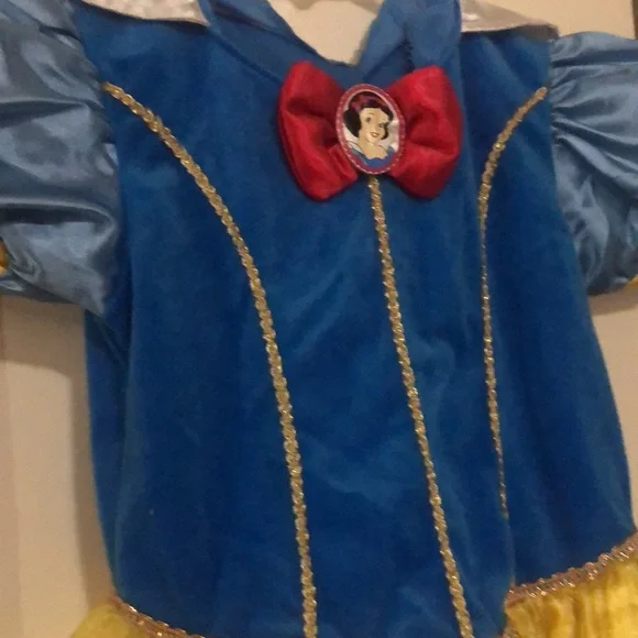 Disneys— Snow White costume - Picture 3 of 3